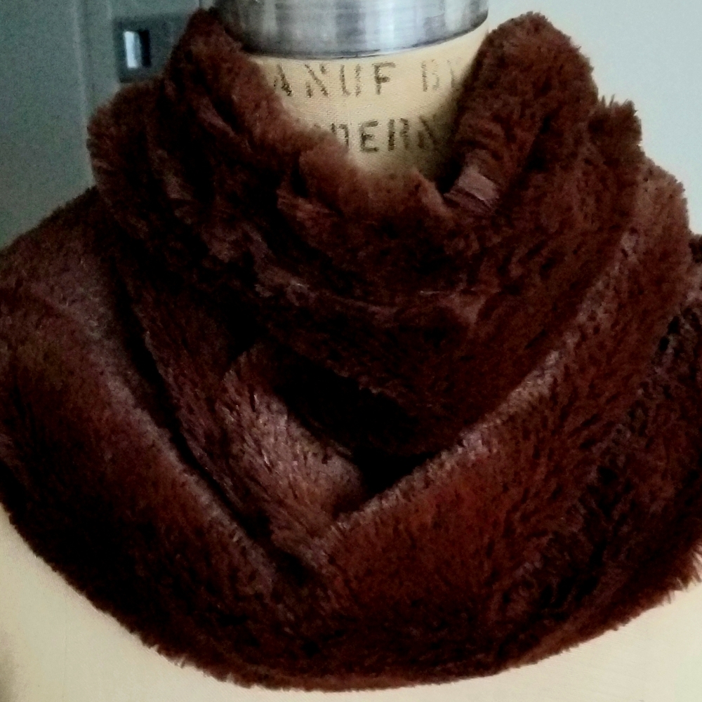 NEW Soft Faux Fur Infinity Scarf Coco Brown